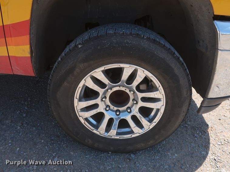 image for item HT9566 2014 Chevrolet Silverado 3500HD  utility bed pickup truck