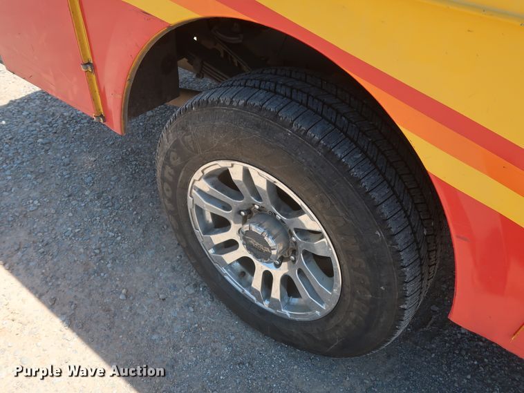 image for item HT9566 2014 Chevrolet Silverado 3500HD  utility bed pickup truck