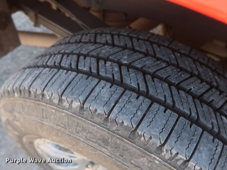 image for item HT9566 2014 Chevrolet Silverado 3500HD  utility bed pickup truck