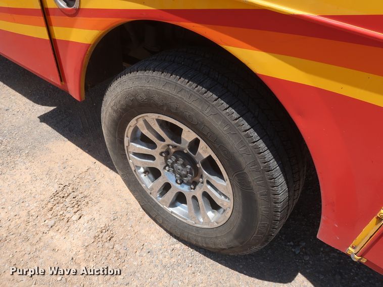 image for item HT9566 2014 Chevrolet Silverado 3500HD  utility bed pickup truck