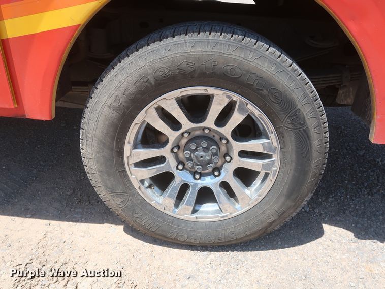 image for item HT9566 2014 Chevrolet Silverado 3500HD  utility bed pickup truck