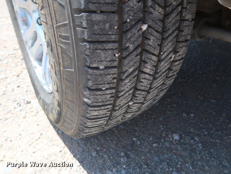 image for item HT9566 2014 Chevrolet Silverado 3500HD  utility bed pickup truck