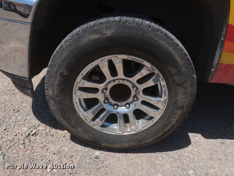 image for item HT9566 2014 Chevrolet Silverado 3500HD  utility bed pickup truck