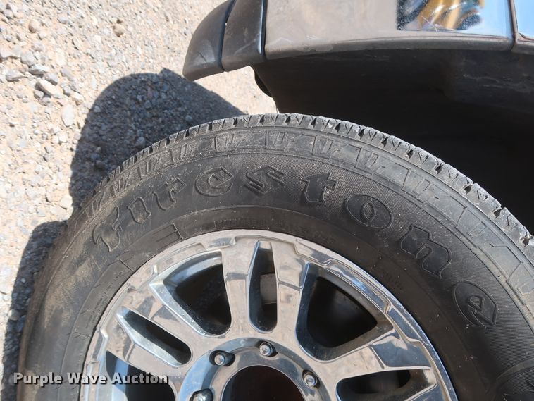 image for item HT9566 2014 Chevrolet Silverado 3500HD  utility bed pickup truck