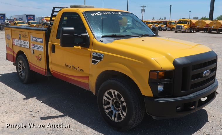 image for item HT9567 2009 Ford F250 Super Duty XL  utility bed pickup truck