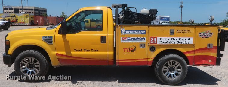 image for item HT9567 2009 Ford F250 Super Duty XL  utility bed pickup truck