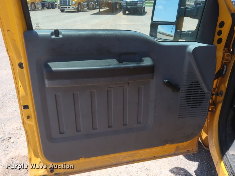 image for item HT9567 2009 Ford F250 Super Duty XL  utility bed pickup truck