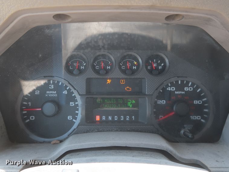 image for item HT9567 2009 Ford F250 Super Duty XL  utility bed pickup truck