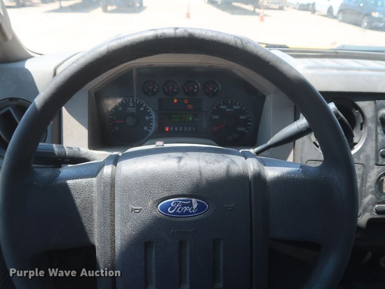 image for item HT9567 2009 Ford F250 Super Duty XL  utility bed pickup truck