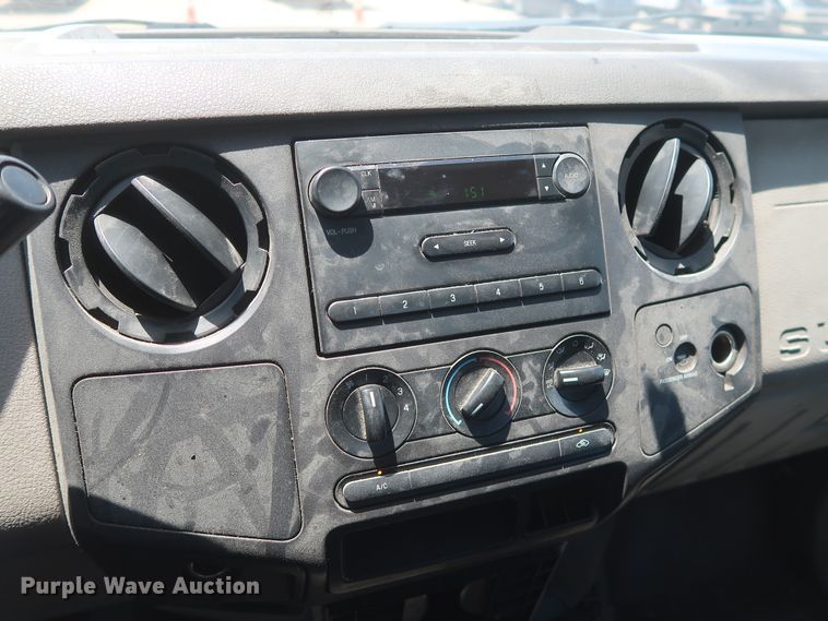 image for item HT9567 2009 Ford F250 Super Duty XL  utility bed pickup truck