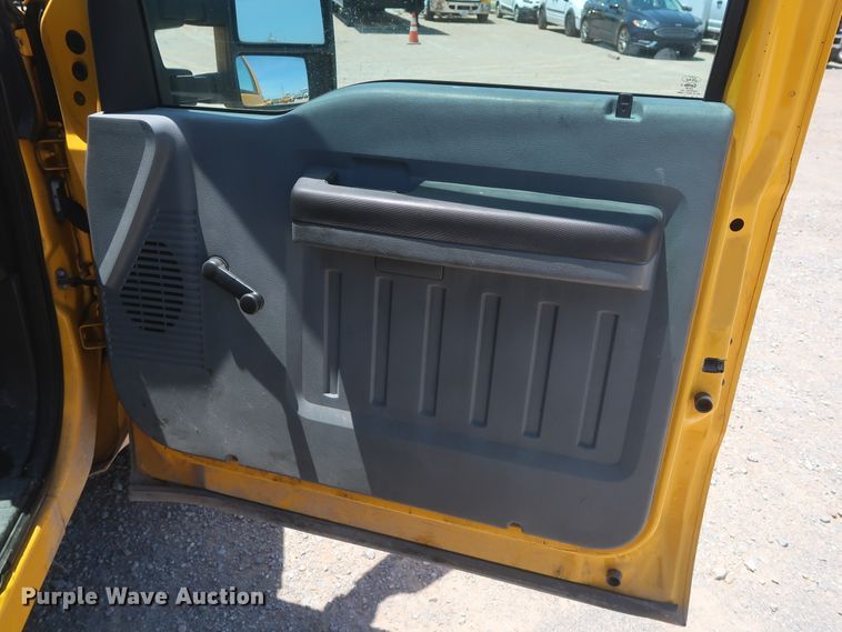 image for item HT9567 2009 Ford F250 Super Duty XL  utility bed pickup truck