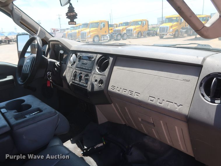 image for item HT9567 2009 Ford F250 Super Duty XL  utility bed pickup truck