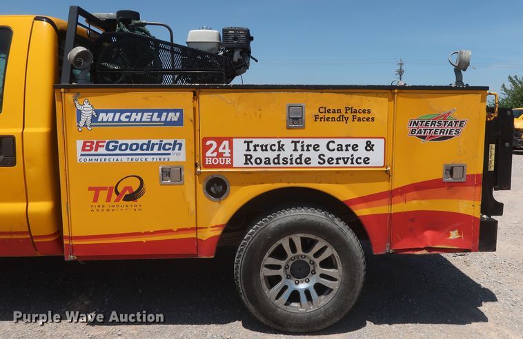 image for item HT9567 2009 Ford F250 Super Duty XL  utility bed pickup truck