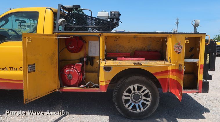 image for item HT9567 2009 Ford F250 Super Duty XL  utility bed pickup truck