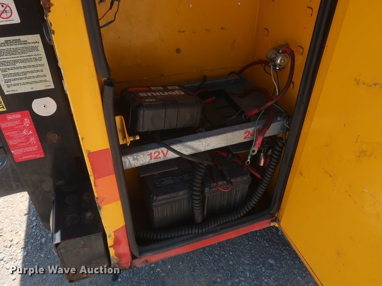 image for item HT9567 2009 Ford F250 Super Duty XL  utility bed pickup truck