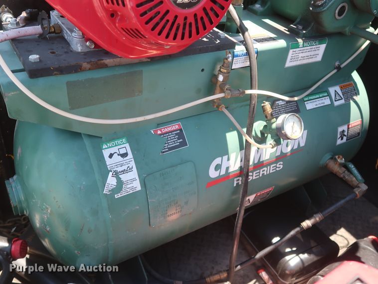 image for item HT9567 2009 Ford F250 Super Duty XL  utility bed pickup truck