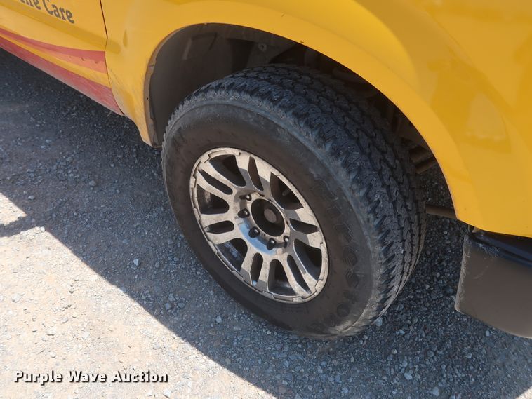 image for item HT9567 2009 Ford F250 Super Duty XL  utility bed pickup truck