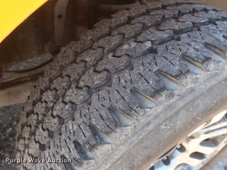 image for item HT9567 2009 Ford F250 Super Duty XL  utility bed pickup truck