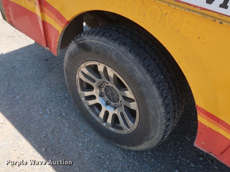 image for item HT9567 2009 Ford F250 Super Duty XL  utility bed pickup truck