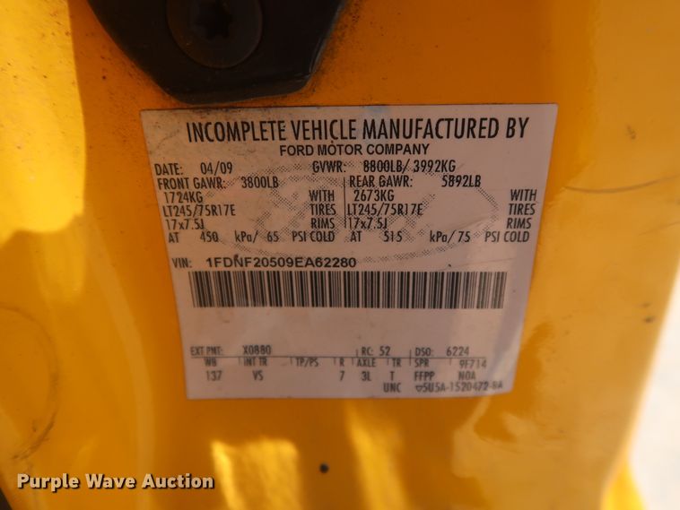 image for item HT9567 2009 Ford F250 Super Duty XL  utility bed pickup truck