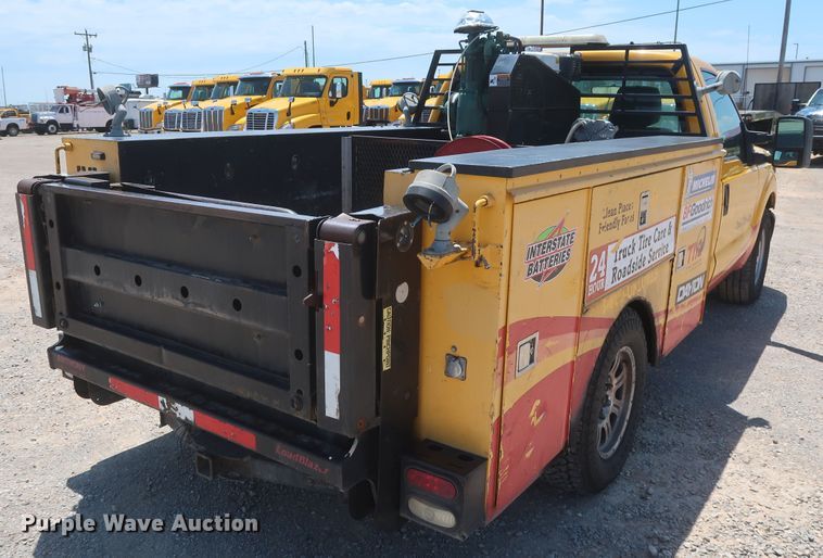 image for item HT9568 2011 Ford F250 Super Duty XL  utility bed pickup truck