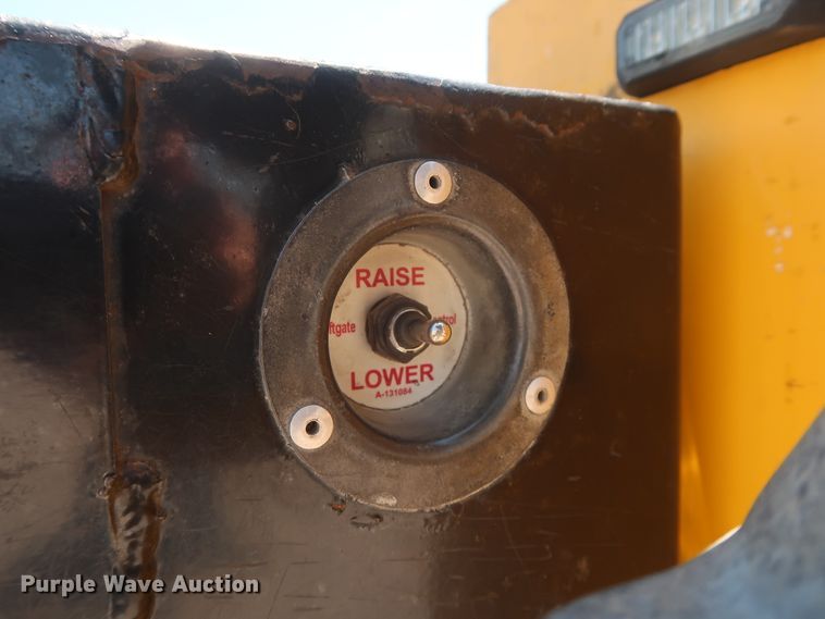 image for item HT9568 2011 Ford F250 Super Duty XL  utility bed pickup truck