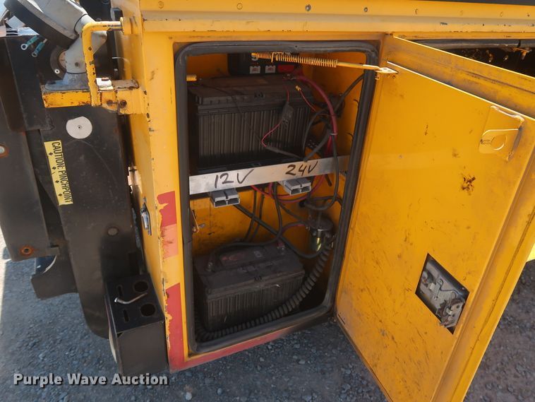 image for item HT9568 2011 Ford F250 Super Duty XL  utility bed pickup truck