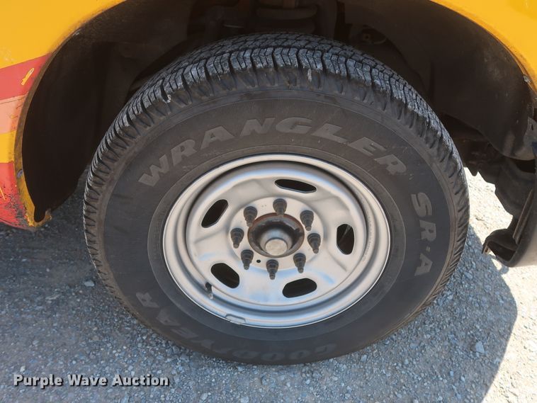 image for item HT9568 2011 Ford F250 Super Duty XL  utility bed pickup truck