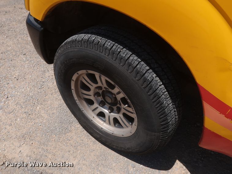 image for item HT9568 2011 Ford F250 Super Duty XL  utility bed pickup truck