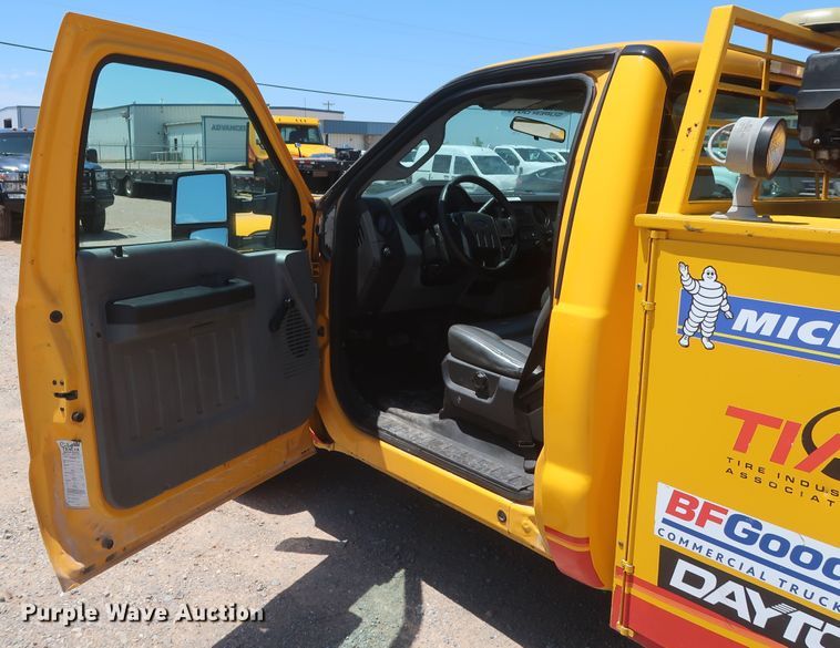 image for item HT9569 2015 Ford F350 Super Duty XL  utility bed pickup truck