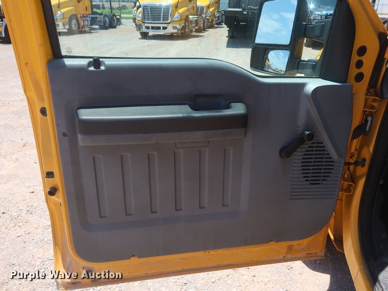 image for item HT9569 2015 Ford F350 Super Duty XL  utility bed pickup truck