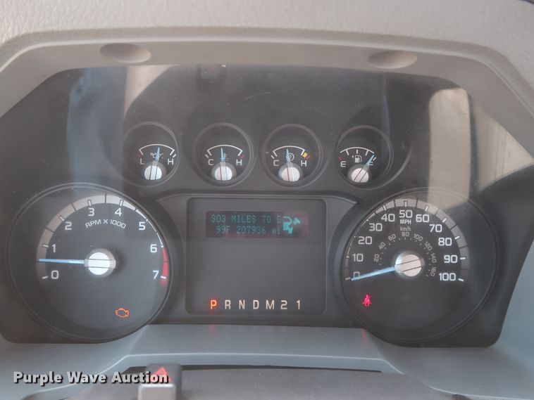 image for item HT9569 2015 Ford F350 Super Duty XL  utility bed pickup truck