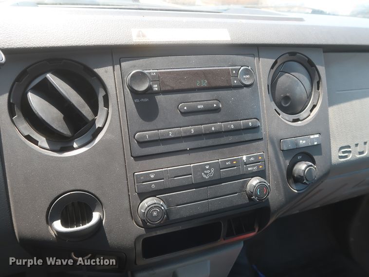 image for item HT9569 2015 Ford F350 Super Duty XL  utility bed pickup truck