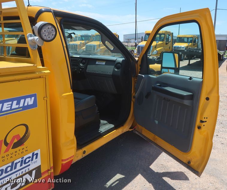 image for item HT9569 2015 Ford F350 Super Duty XL  utility bed pickup truck