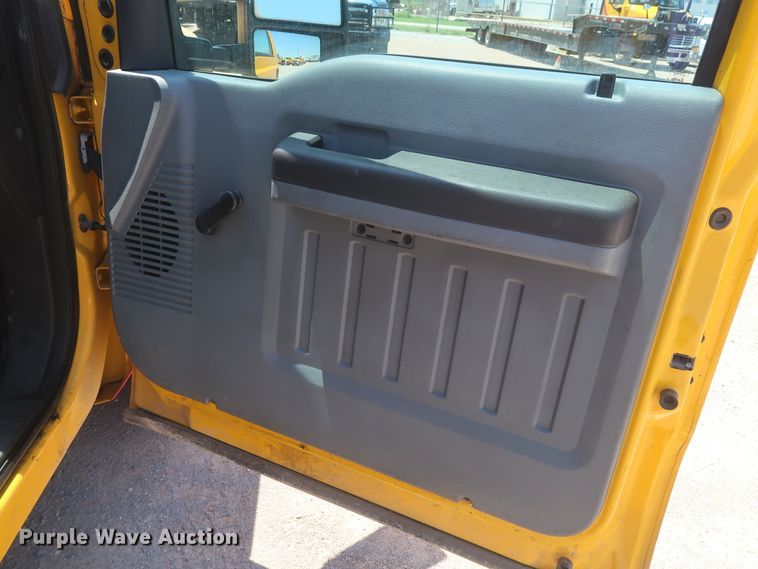 image for item HT9569 2015 Ford F350 Super Duty XL  utility bed pickup truck