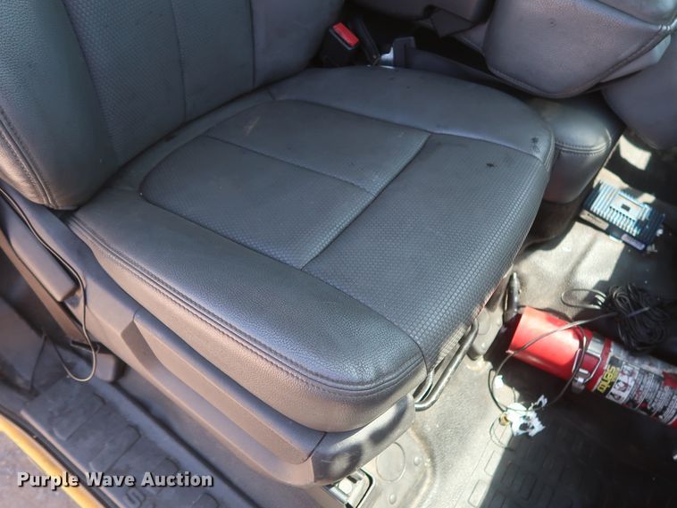 image for item HT9569 2015 Ford F350 Super Duty XL  utility bed pickup truck