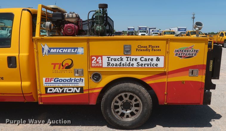 image for item HT9569 2015 Ford F350 Super Duty XL  utility bed pickup truck