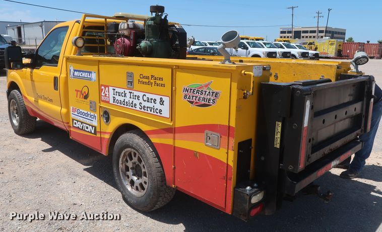 image for item HT9569 2015 Ford F350 Super Duty XL  utility bed pickup truck