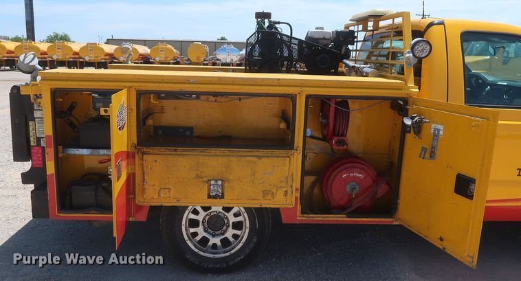 image for item HT9569 2015 Ford F350 Super Duty XL  utility bed pickup truck