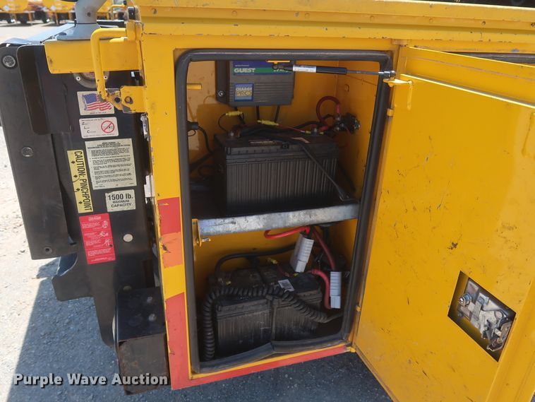 image for item HT9569 2015 Ford F350 Super Duty XL  utility bed pickup truck