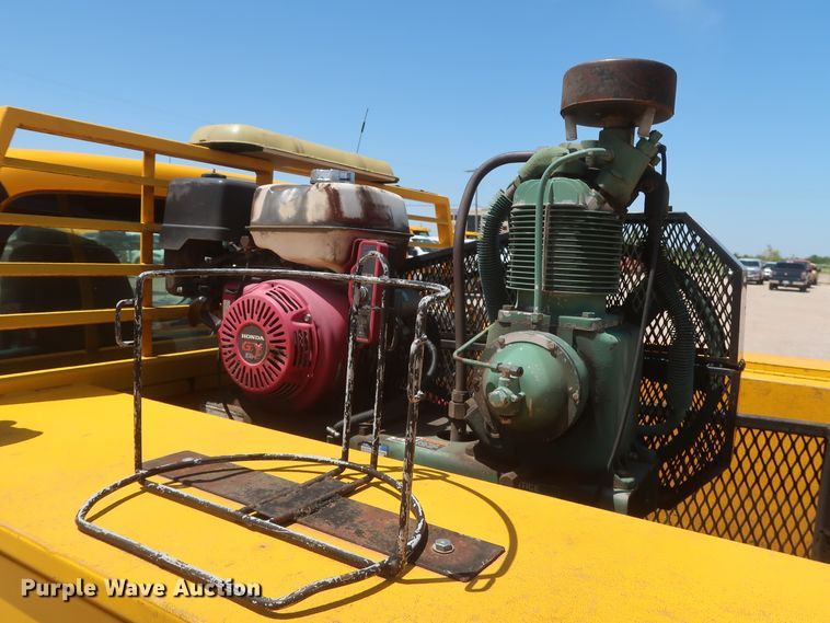 image for item HT9569 2015 Ford F350 Super Duty XL  utility bed pickup truck