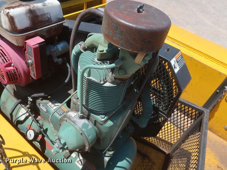 image for item HT9569 2015 Ford F350 Super Duty XL  utility bed pickup truck