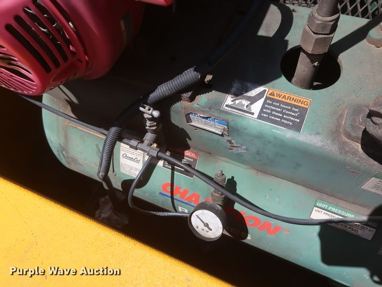 image for item HT9569 2015 Ford F350 Super Duty XL  utility bed pickup truck