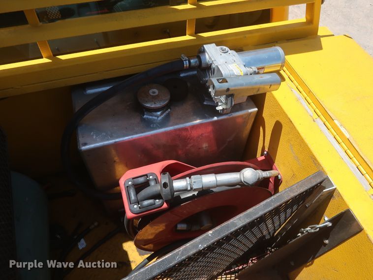 image for item HT9569 2015 Ford F350 Super Duty XL  utility bed pickup truck