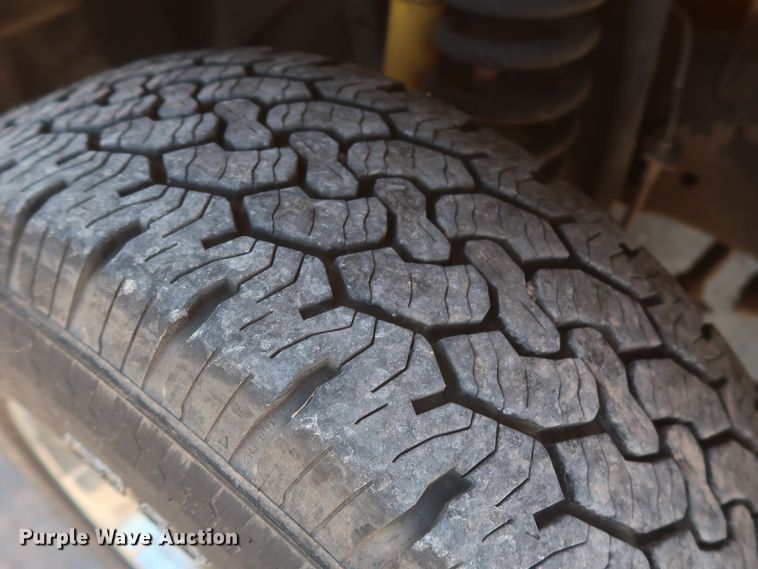 image for item HT9569 2015 Ford F350 Super Duty XL  utility bed pickup truck