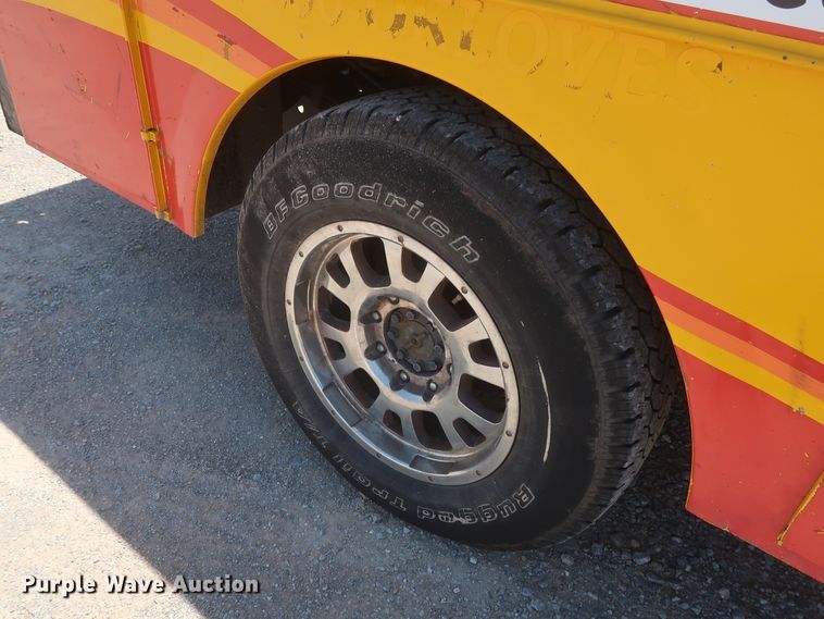 image for item HT9569 2015 Ford F350 Super Duty XL  utility bed pickup truck