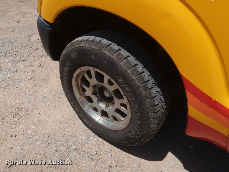 image for item HT9569 2015 Ford F350 Super Duty XL  utility bed pickup truck