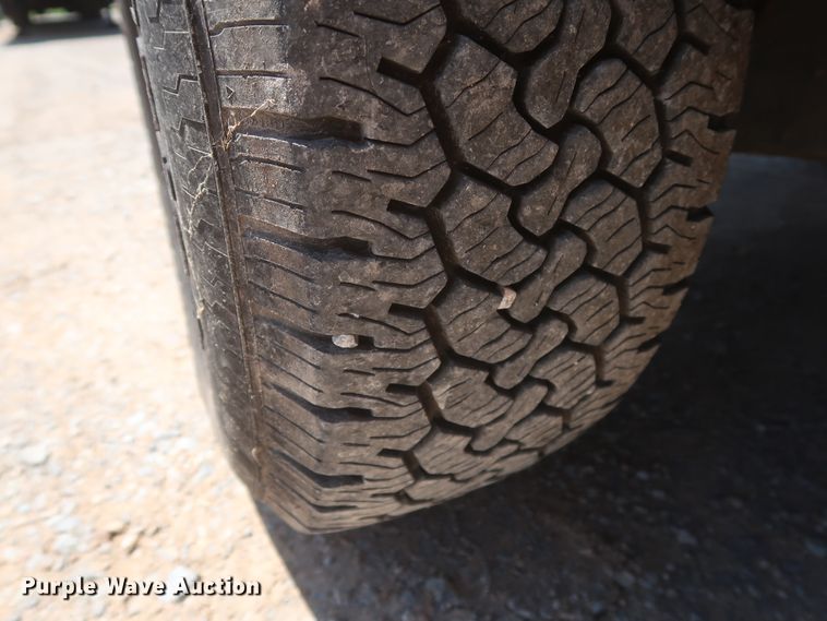 image for item HT9569 2015 Ford F350 Super Duty XL  utility bed pickup truck