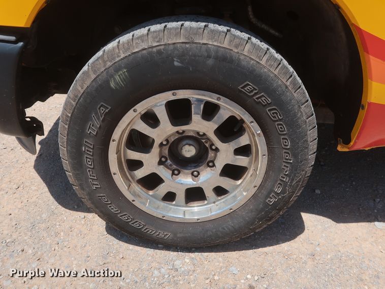 image for item HT9569 2015 Ford F350 Super Duty XL  utility bed pickup truck