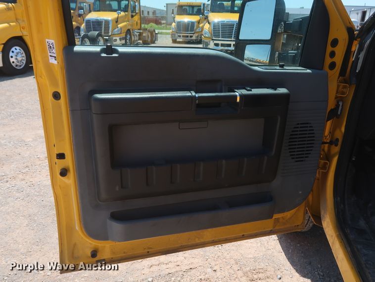 image for item HT9570 2015 Ford F350 Super Duty XL  utility bed pickup truck